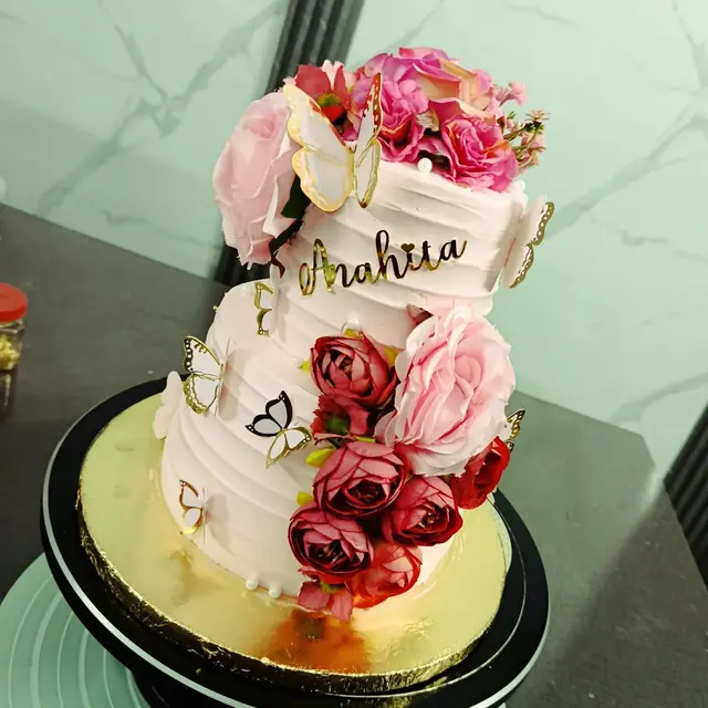 Rose Cascade: Pink & red blooms, two tiers