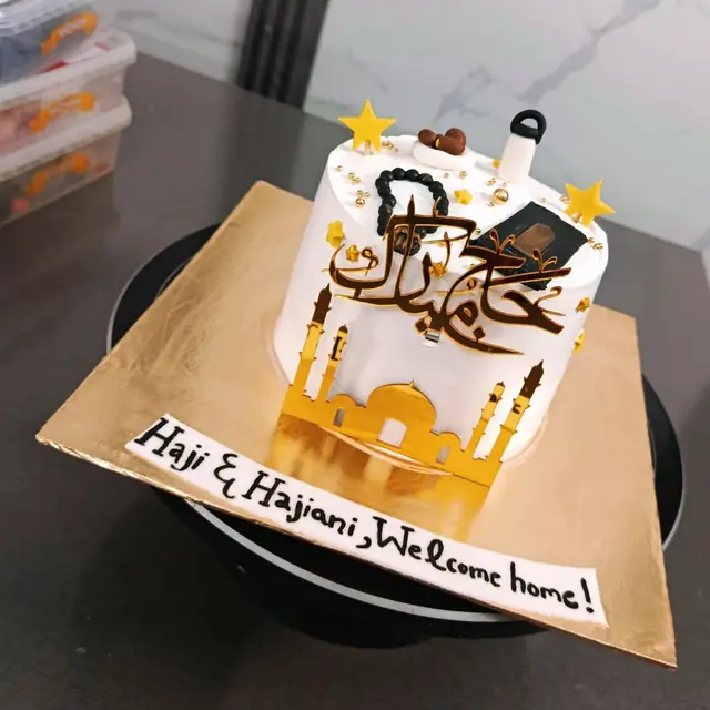 Haji & Hajiani, Welcome Home: Kaaba topper, gold minarets