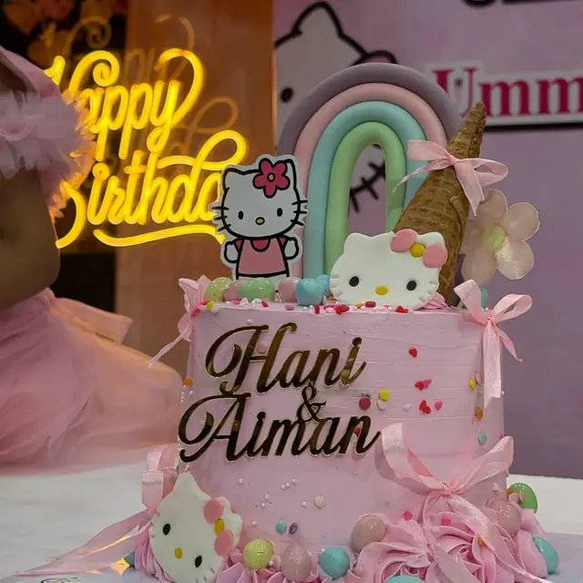Hello Kitty Twins: Rainbow, two names, one cake