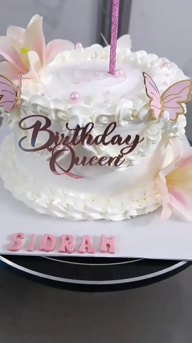 Birthday Queen: Ruffled buttercream, lilies